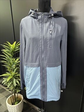 UpWest Rain jacket,lightweight,hood,pockets,packable,bungee neck & hips,vented